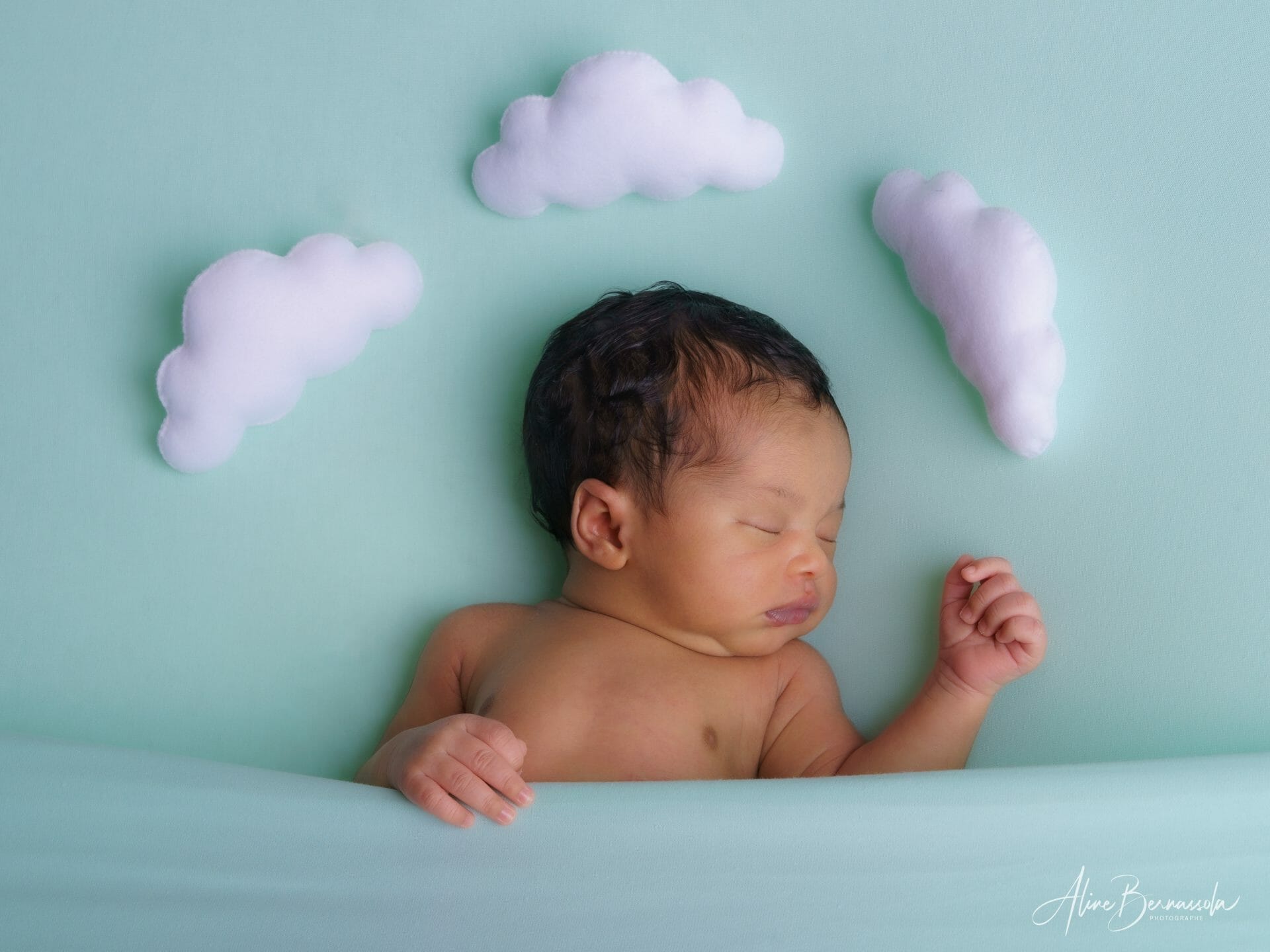 bébé, nouveau-né, endormi nuages, shooting nouveau-né